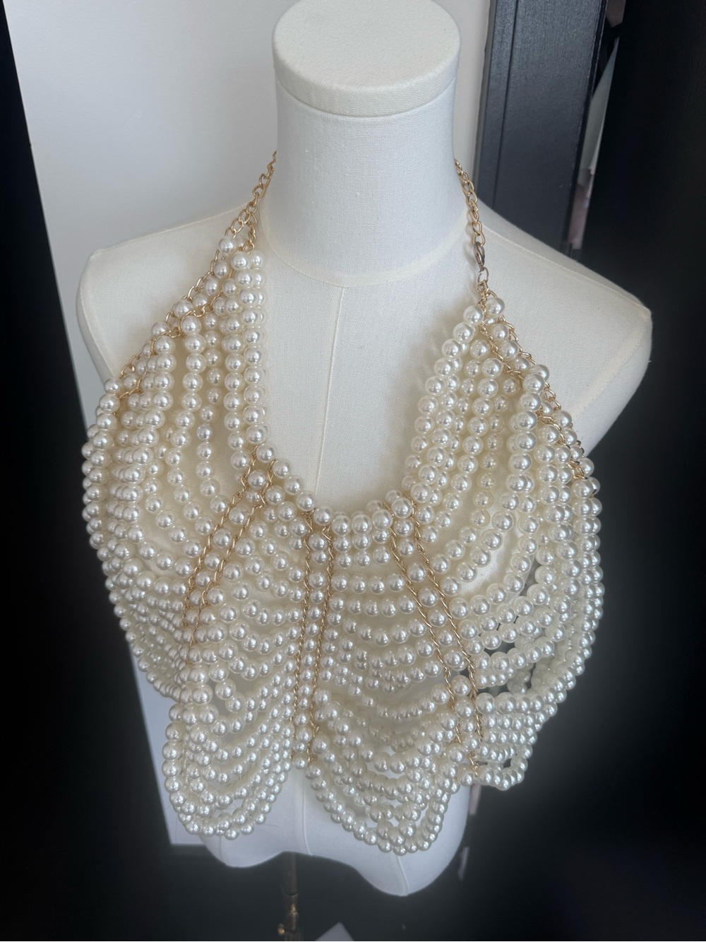 Statement Pearl body chain top